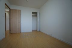 住む人のこだわりを活かす洋室＾＾寝室としての利用もおすすめ。広めのクローゼットもあり荷物もすっきり片付けれ、ゆとりのある暮らしが出来ます＾＾