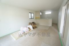 家族が集まる開放的なリビング。約17帖の大空間で毎日のお食事が楽しみです＾＾思い思いの時間を過ごしたり、家族みんなで食事をしたり、素敵な団らんの場になりますね。