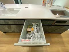 家事の時間が短縮できる食器洗浄乾燥機付。後片付けもラクラクです。