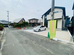一戸建てが多く閑静な住宅街＾＾車通りも少なく静かで快適な生活を送れます＾＾