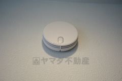 同仕様写真。火災発生をいち早く知らせてくれる火災報知器は標準装備です。