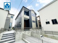 イオンモール福岡まで車で約5分（1.6ｋｍ）映画館やショッピングでお子様から大人まで楽しめます＾＾ＪＲ香椎線、地下鉄空港線、ＪＲ篠栗線の3沿線利用でき通勤や通学などに便利です＾＾