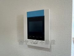 防犯性もばっちり、TVモニター付きインターフォン完備。大きなモニターで玄関先を確認できます。録画機能が付いているので不在時の訪問者も確認できて安心です^^