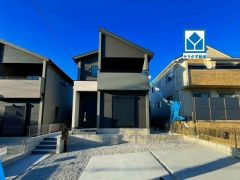 太宰府東小学校徒歩7分、スーパーやコンビニなども近く周辺環境充実。快適でゆとりのある生活空間で新生活を始めましょう^^