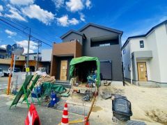 イオンモール福岡徒歩7分。スーパー徒歩5分。コンビニ徒歩4分。