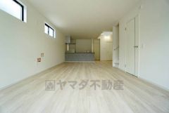 家族が集まる開放的なリビング。約24.6帖の大空間で毎日のお食事が楽しみです＾＾思い思いの時間を過ごしたり、家族みんなで食事をしたり、素敵な団らんの場になりますね。