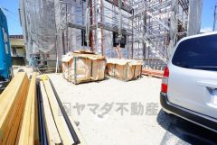 カースペースは停めやすい並列駐車3台付き。 ご夫婦で1台ずつと急な来客があっても安心です＾＾ 西鉄JR2沿線利用。