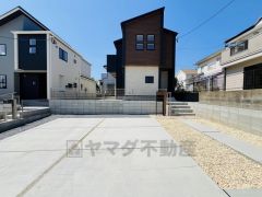 こちらの家には停めやすい並列駐車が2台分ついてます。 車好きのご主人の洗車もゆったり＾＾
