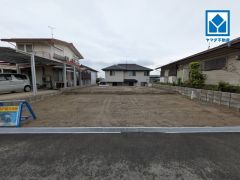 志免南小学校まで徒歩約12分（約900ｍ） 西鉄バス「桜丘第二」停まで徒歩約4分（約300ｍ）