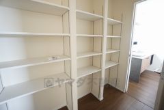 キッチン横パントリー収納。食器やキッチン用品、食料品の保存に便利です＾＾高さのある物もスッキリ収納できます＾＾