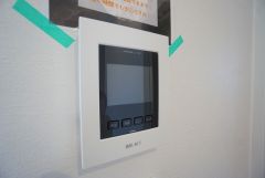 防犯性、セキュリティ対策に安心できるテレビモニター付きインターフォンです。セールスマン対策にもなり安心できます。
