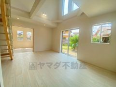 断熱性能の窓ガラスを採用。省エネ、光熱費カットにも貢献します。 夏は涼しく、冬は暖かく快適に過ごせます。