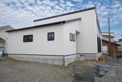 田川バイパスまで車で約5分（350ｍ）遠出のお出かけや通勤に便利。コンビニまで徒歩5分、ドラッグストアまで徒歩12分＾＾