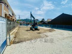 イオンモール福岡まで車で約10分（3.1ｋｍ）映画鑑賞やショッピングを楽しめます。スーパー・コンビニ徒歩4分。