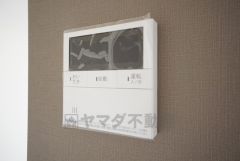 給湯器リモコンはキッチン横からボタンひとつで操作が楽々。通話ボタン付きでお子様とも会話ができて安心です。