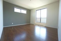 主寝室はアクセントクロスがオシャレですね。インテリアでどんな部屋にするのか考えるのも楽しみです。