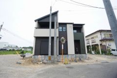 原田小学校：徒歩約12分 宇美東中学校：徒歩約9分お子様の通学が安心の距離です＾＾宇美駅：自転車で約9分。