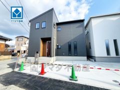 西鉄天神大牟田線白木原駅徒歩2分＾＾並列2台。大野城イオンまで車で約6分（1.7ｋｍ）ショッピングなどで楽しめます＾＾