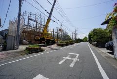 前面道路は南西側10.4ｍ、北西側に9.04ｍ。お車の離合もスムーズです＾＾ 大野城イオンまで車で約13分＾＾（3.9ｋｍ） ショッピングを楽しめます＾＾