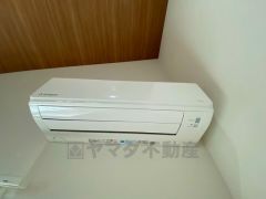 嬉しいエアコン付き。