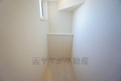 ウォシュレット付トイレです。節水機能もあるので、安心して使えますね。もちろん、1階2階の2ヶ所にトイレがあるので、忙しい朝にもゆとりができますね。
