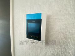 防犯性、セキュリティ対策に安心できるテレビモニター付きインターフォンです。セールスマン対策にもなり安心できます。