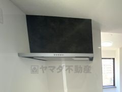 調理により発生する油煙や臭いを吸い込み、屋外へ排気してくれます。