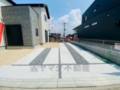 こちらの家には停めやすい並列駐車が3台分ついてます。 車好きのご主人の洗車もゆったり。自転車やバイクも置ける広さです＾＾
