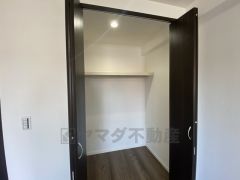 収納力豊富なクローゼット。洋服や小物などを1箇所にまとめて美しい収納を実現します。