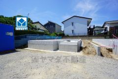 JR門松駅まで自転車で約10分。 コンビニまで徒歩8分。 敷地面積広々50坪。お庭付きで楽しみが広がります＾＾