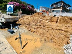 オール電化。並列駐車3台。スーパー・コンビニまで歩9分。 西鉄バス「梅大路」停まで徒歩9分。