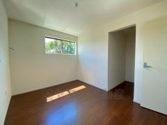 2面採光を確保した明るい室内は、風通しも良く、大変居心地の良い空間となっております。爽やかな風を感じて起きる朝は、快適生活の始まりに。