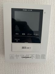 ドアを開けずに来訪者を確認できるモニター付インターフォン。防犯はもちろん、セールスマン対策にもなりますね＾＾