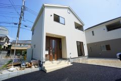 西鉄バス「南ケ丘一丁目」停まで徒歩4分＾＾安全性の高いオール電化生活。 スーパー・ドラッグストア徒歩5分圏内。