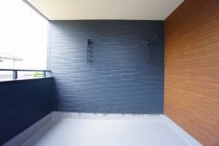 お洗濯物を干すスペースとしても十分な広さがあります。  お天気の良い日はお洗濯物がよく乾きそうな日当たり良好のバルコニー＾＾