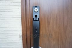 かざすだけで開閉できる、タッチキー採用の玄関。お買い物帰りで、両手がふさがってきても簡単に中に入れます＾＾