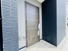 タッチキー採用の玄関。お買い物帰りで、両手がふさがってきても簡単に中に入れます＾＾