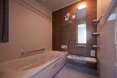 デザイン性に優れた浴槽でゆったりとしたバスタイムを演出。