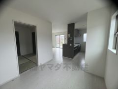 家族が集まる開放的なリビング。約18.6帖の大空間で毎日のお食事が楽しみです＾＾思い思いの時間を過ごしたり、家族みんなで食事をしたり、素敵な団らんの場になりますね。