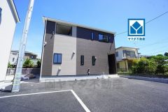 敷地面積74坪。スーパー、コンビニまで徒歩10分圏内とお買い物が便利＾＾ お庭付きで楽しみが広がります＾＾