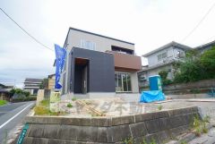 スーパー徒歩5分。コンビニ・ドラッグストアまで徒歩9分圏内。周辺環境充実＾＾