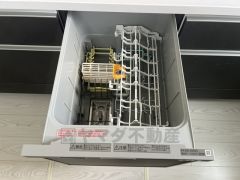 家事の時間が短縮できる食器洗浄乾燥機付。後片付けもラクラクです。 食器を洗う手間が減るので家族とのコミュニケーションの時間や自分の時間が増えますね。