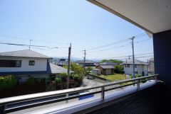 お洗濯物も気持ちよく干せそうです。 テーブルとイスを置いてカフェタイムや日光浴、星を眺めたりも良いですね^^