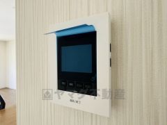 防犯性、セキュリティ対策に安心できるテレビモニター付きインターフォンです。セールスマン対策にもなり安心できます。