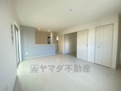家族が集まる開放的なリビング。約17帖の大空間で毎日のお食事が楽しみです＾＾思い思いの時間を過ごしたり、家族みんなで食事をしたり、素敵な団らんの場になりますね。
