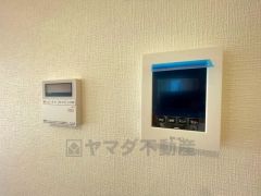 防犯性、セキュリティ対策に安心できるテレビモニター付きインターフォンです。セールスマン対策にもなり安心できます。
