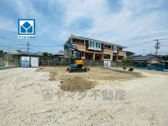 敷地面積約40坪＾＾西鉄バス「四王田団地」停まで徒歩4分＾＾通勤や通学に便利。ＪＲ香椎線「須恵」駅徒歩11分。