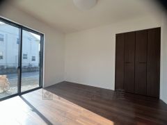 リビング横洋室。普段はリビングとつなげて開放的なスペースとして。