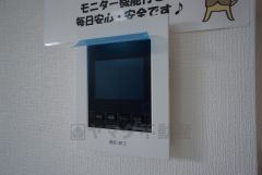防犯性、セキュリティ対策に安心できるテレビモニター付きインターフォンです。セールスマン対策にもなり安心できます。