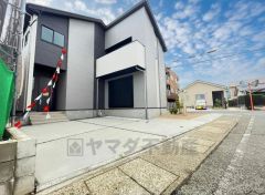 前面道路は東側約6.1～6.6ｍ。 幅広いためお車の離合もスムーズです＾＾ 西鉄天神大牟田線と西鉄太宰府線と鹿児島本線の3沿線利用可能。